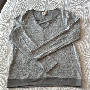 Cupio Light Gray V-Neck Sweater